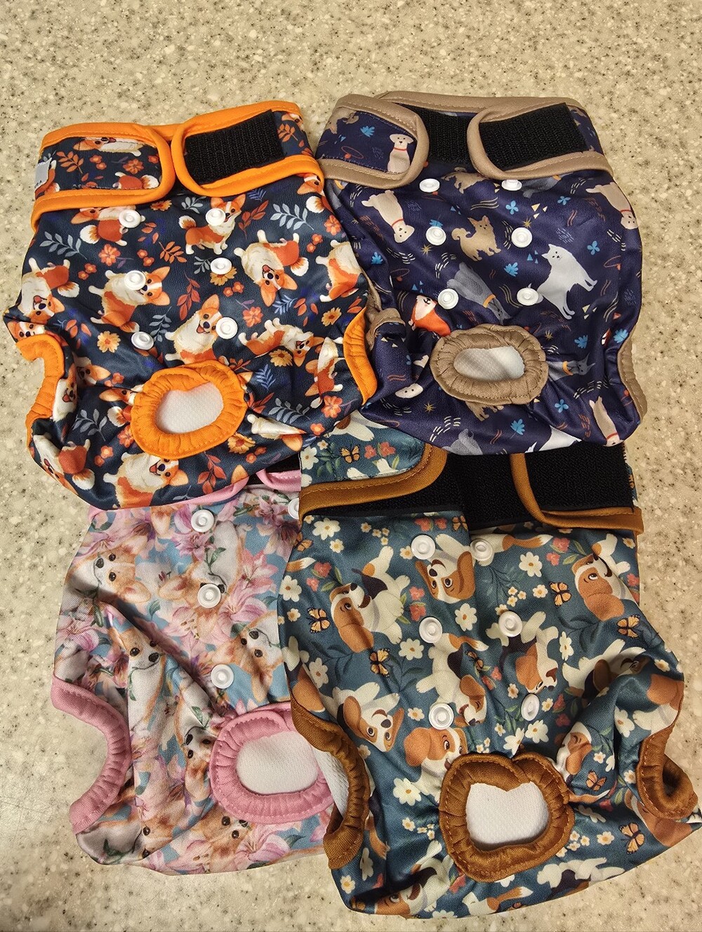 4 Washable Female Dog Diapers Reusable, Highly Absorbent. Size Medium - Picture 2 of 9